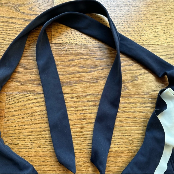 Boden Women’s Wireless bikini top blue And Ivory size 6 with ruffles And ruching - Picture 7 of 16